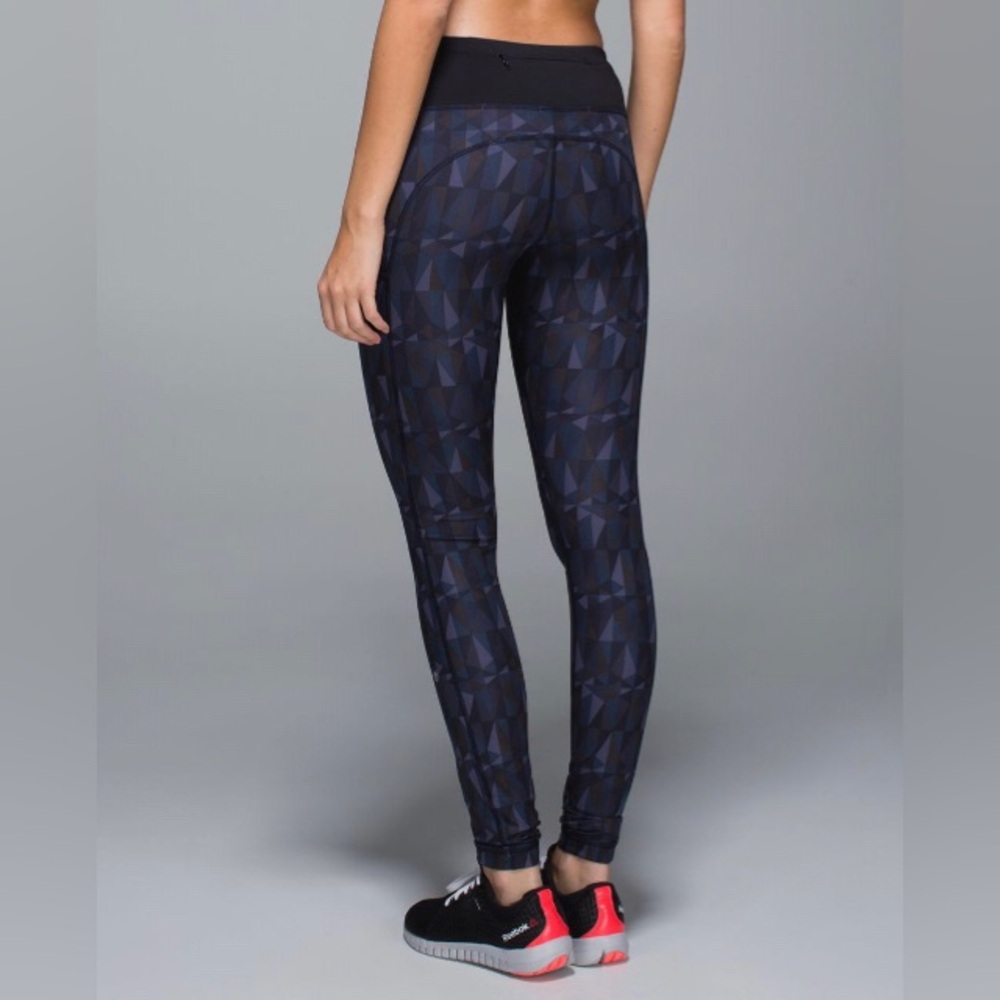Lululemon Speed Tight II Full-On Luxtreme
Stained Glass Love Nightfall Black 4